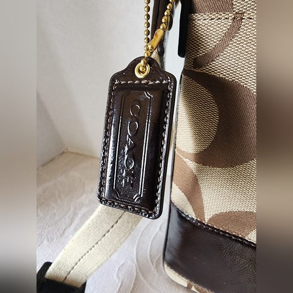 ✨️NWT✨️ Coach Signature Canvas & Leather Swing Pack Crossbody - 2008 - Picture 2 of 12